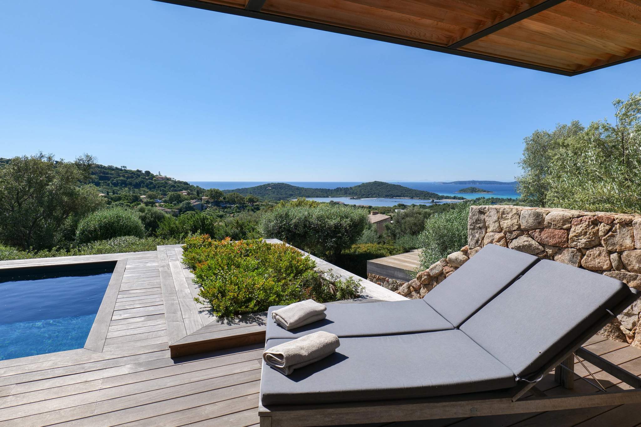 Piscine d'une villa de luxe à vendre avec Villas VIP